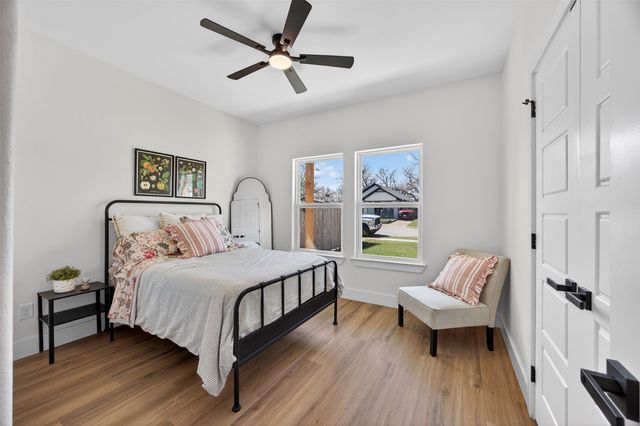 2705 S Jones Street, Fort Worth, TX 76104