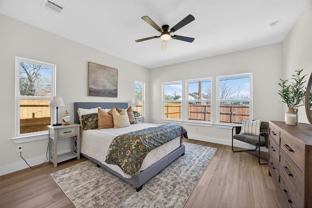 2705 S Jones Street, Fort Worth, TX 76104