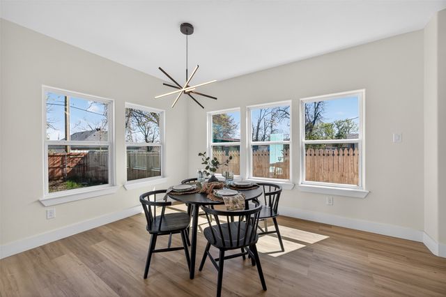 2705 S Jones Street, Fort Worth, TX 76104