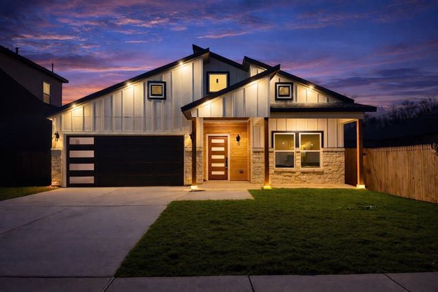 2705 S Jones Street, Fort Worth, TX 76104