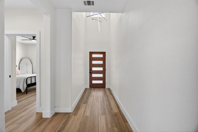 2705 S Jones Street, Fort Worth, TX 76104