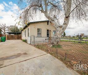 222 Hughes Avenue, Bakersfield, CA 93308