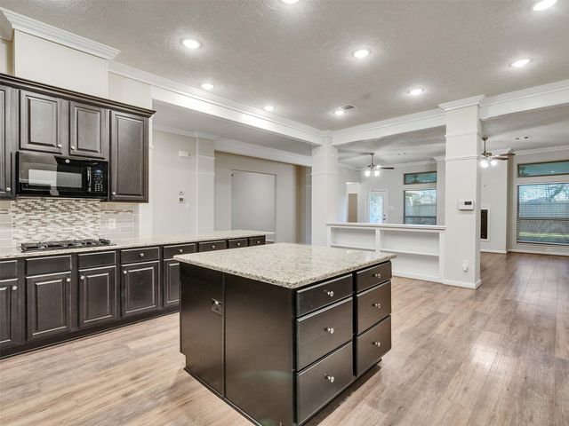 2011 Amado Lane, League City, TX 77573