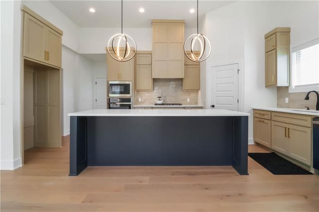 6909 SW Basswood Avenue, Bentonville, AR 72713