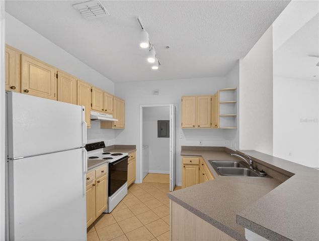 1100 LAKE SHADOW CIRCLE 2307, Maitland, FL 32751