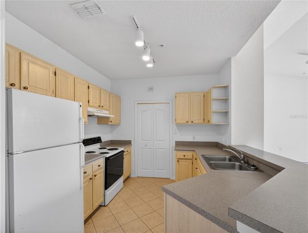 1100 LAKE SHADOW CIRCLE 2307, Maitland, FL 32751