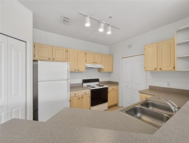 1100 LAKE SHADOW CIRCLE 2307, Maitland, FL 32751