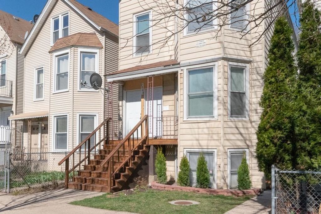 2968 N RIDGEWAY Avenue 1R, Chicago, IL 60618