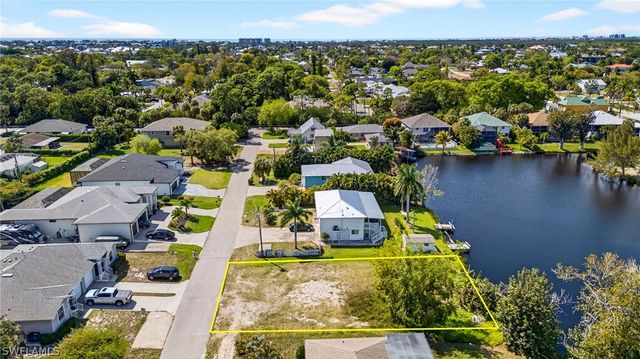 3916 Bennett LN, Bonita Springs, FL 34134