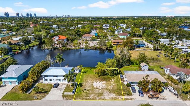 3916 Bennett LN, Bonita Springs, FL 34134