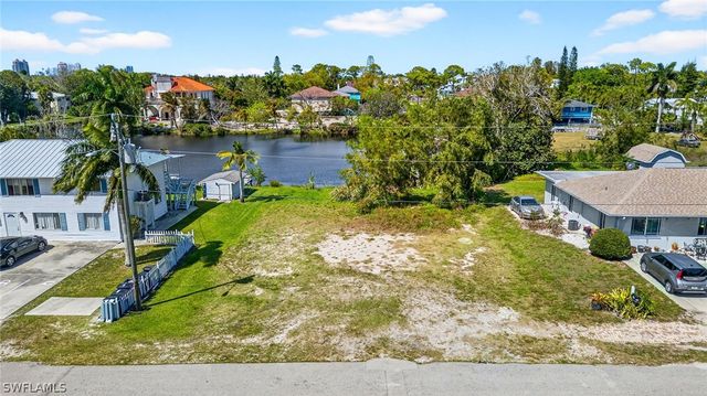 3916 Bennett LN, Bonita Springs, FL 34134