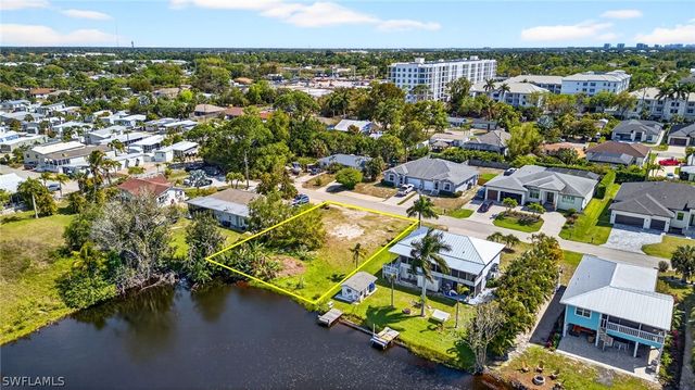 3916 Bennett LN, Bonita Springs, FL 34134