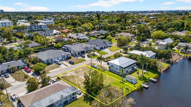 3916 Bennett LN, Bonita Springs, FL 34134