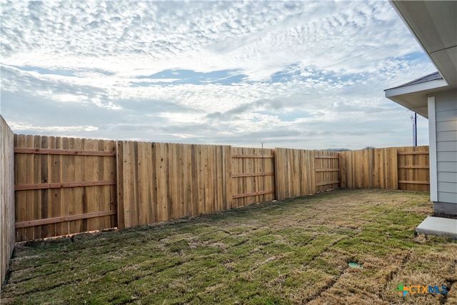 171 White Dunes Drive, Maxwell, TX 78656