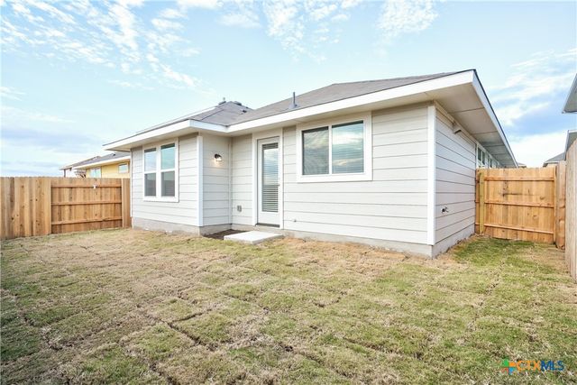 171 White Dunes Drive, Maxwell, TX 78656