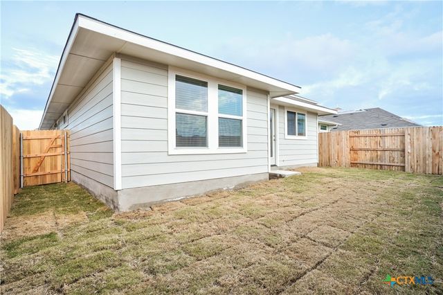 171 White Dunes Drive, Maxwell, TX 78656