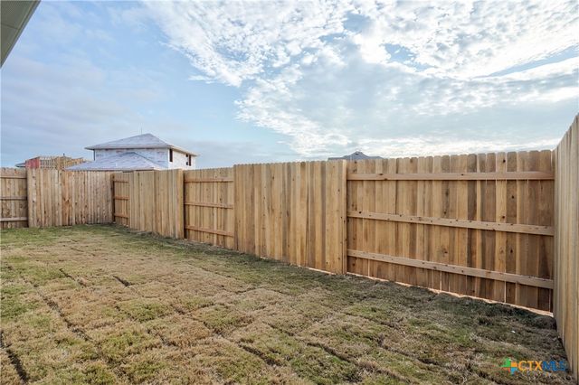 171 White Dunes Drive, Maxwell, TX 78656