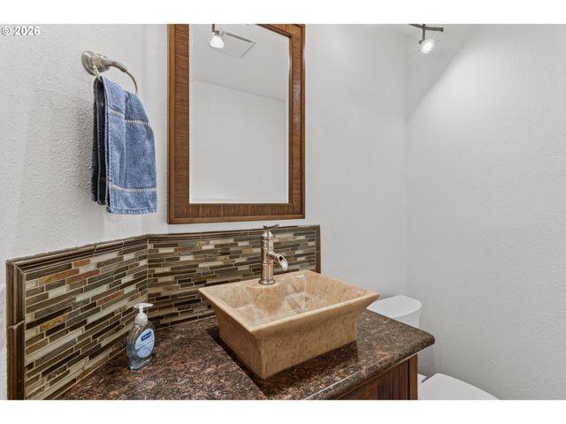 6013 Sw ORCHID Dr, Portland, OR 97219