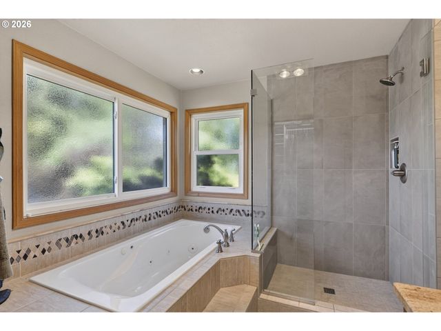 6013 Sw ORCHID Dr, Portland, OR 97219