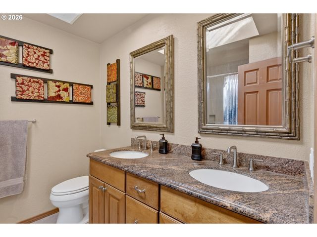 6013 Sw ORCHID Dr, Portland, OR 97219