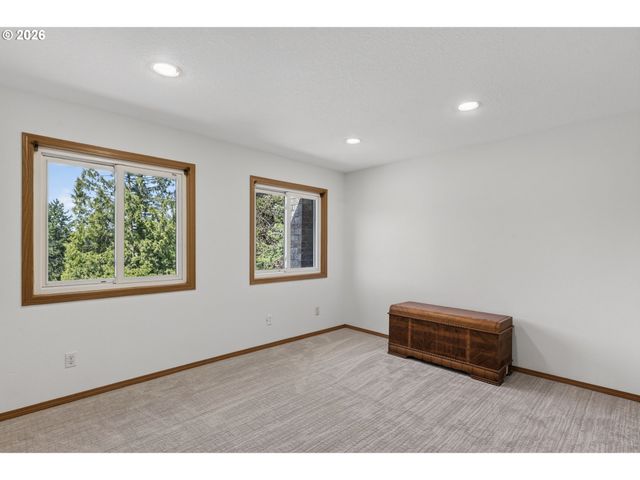 6013 Sw ORCHID Dr, Portland, OR 97219