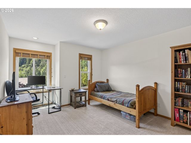 6013 Sw ORCHID Dr, Portland, OR 97219