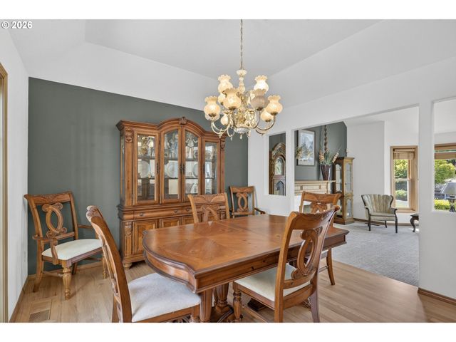6013 Sw ORCHID Dr, Portland, OR 97219