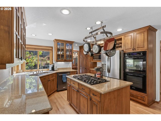 6013 Sw ORCHID Dr, Portland, OR 97219
