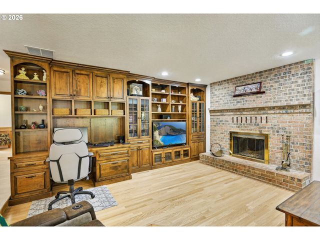 6013 Sw ORCHID Dr, Portland, OR 97219