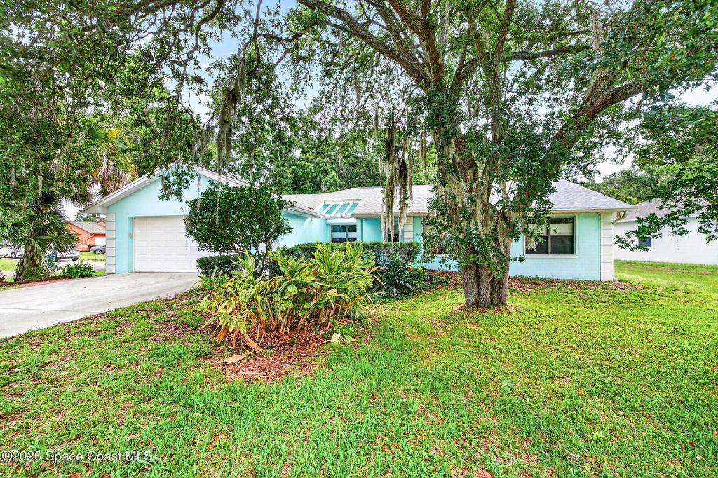 1211 Rainbow Road SE, Palm Bay, FL 32909