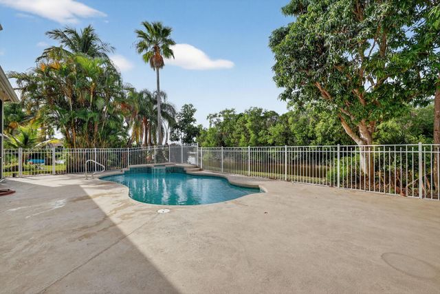 590 SW Saint Johns Bay, Port St Lucie, FL 34986