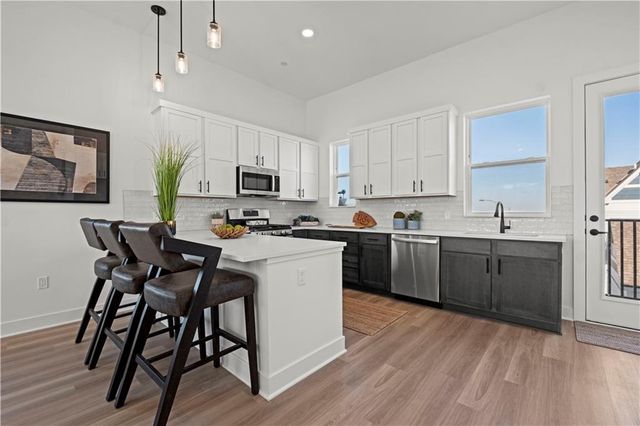 453 SW Longview Boulevard, Lee's Summit, MO 64081