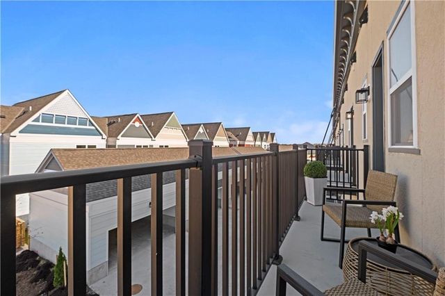 453 SW Longview Boulevard, Lee's Summit, MO 64081