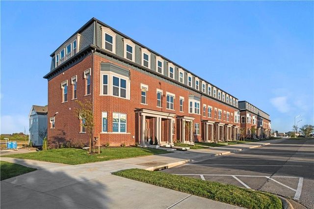 453 SW Longview Boulevard, Lee's Summit, MO 64081