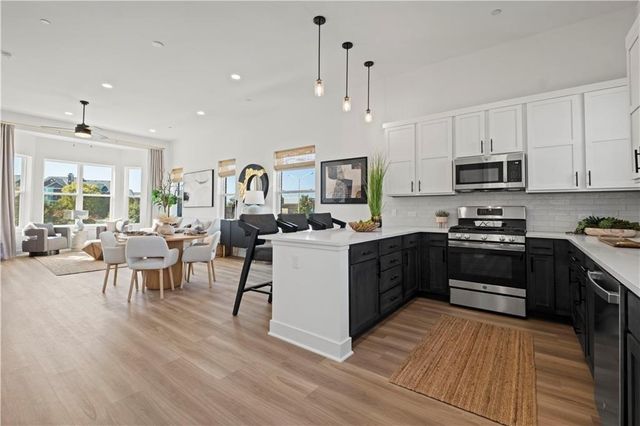 453 SW Longview Boulevard, Lee's Summit, MO 64081