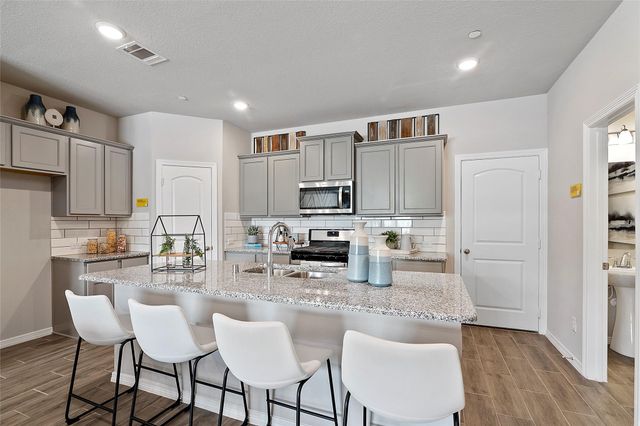 2303 Seven Oaks Boulevard 13, Tomball, TX 77375