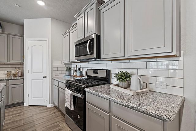 2303 Seven Oaks Boulevard 13, Tomball, TX 77375