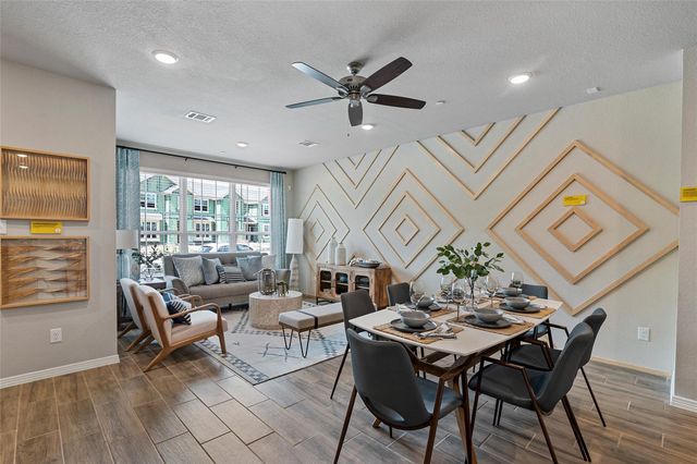 2303 Seven Oaks Boulevard 13, Tomball, TX 77375