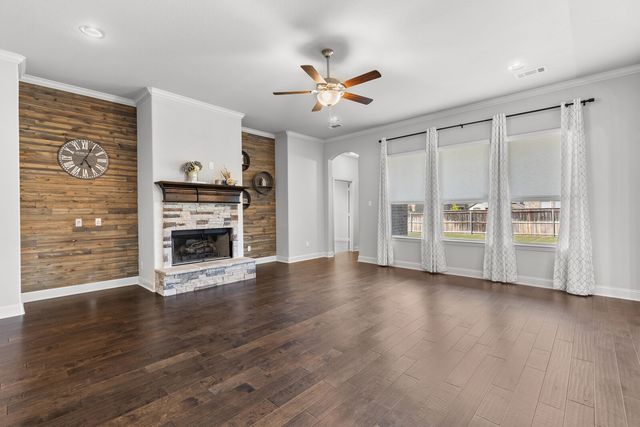 1094 Hesselridge Drive, Hewitt, TX 76643