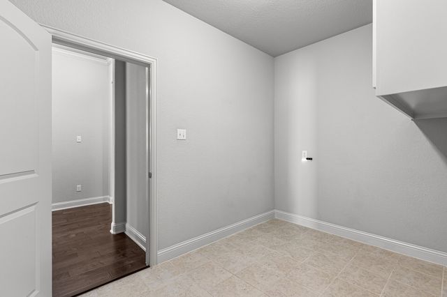 1094 Hesselridge Drive, Hewitt, TX 76643