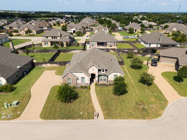 1094 Hesselridge Drive, Hewitt, TX 76643