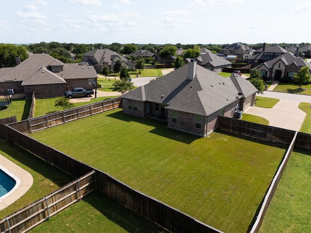 1094 Hesselridge Drive, Hewitt, TX 76643