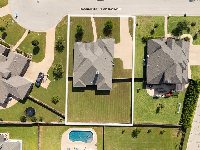 1094 Hesselridge Drive, Hewitt, TX 76643