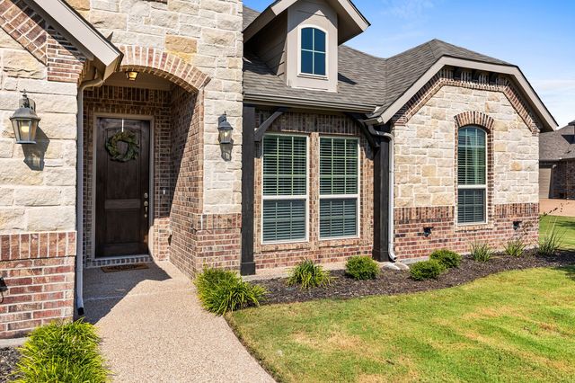 1094 Hesselridge Drive, Hewitt, TX 76643