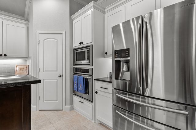 1094 Hesselridge Drive, Hewitt, TX 76643