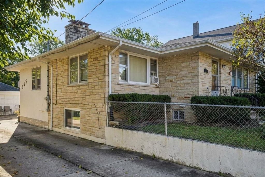 325 Grove Avenue, Highwood, IL 60040 — exterior