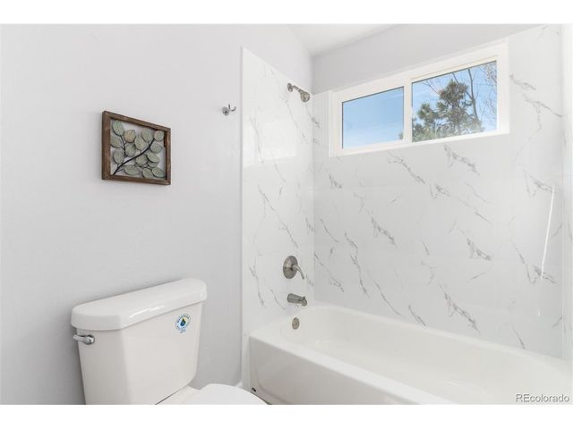 8824 W Ontario Ave, Littleton, CO 80128