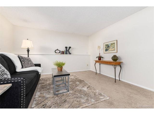 8824 W Ontario Ave, Littleton, CO 80128