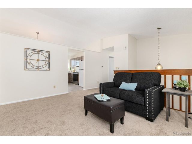 8824 W Ontario Ave, Littleton, CO 80128