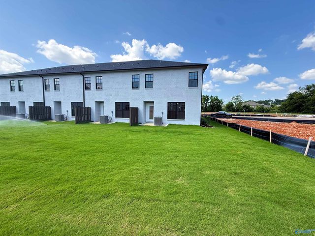18 Whispering Oaks, Huntsville, AL 35824